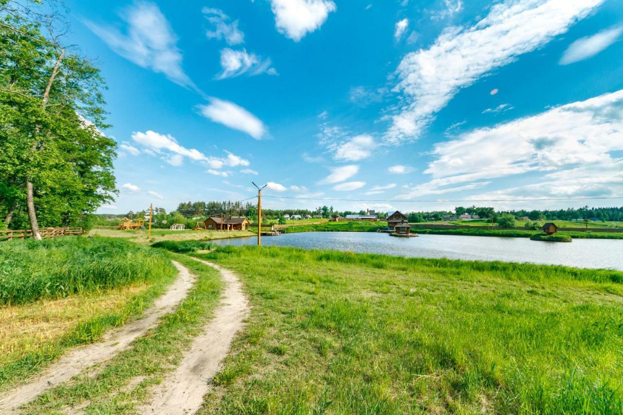Guesthouse On The Lake With Bathhouse 70 Km From Kiev Makariv Bagian luar foto