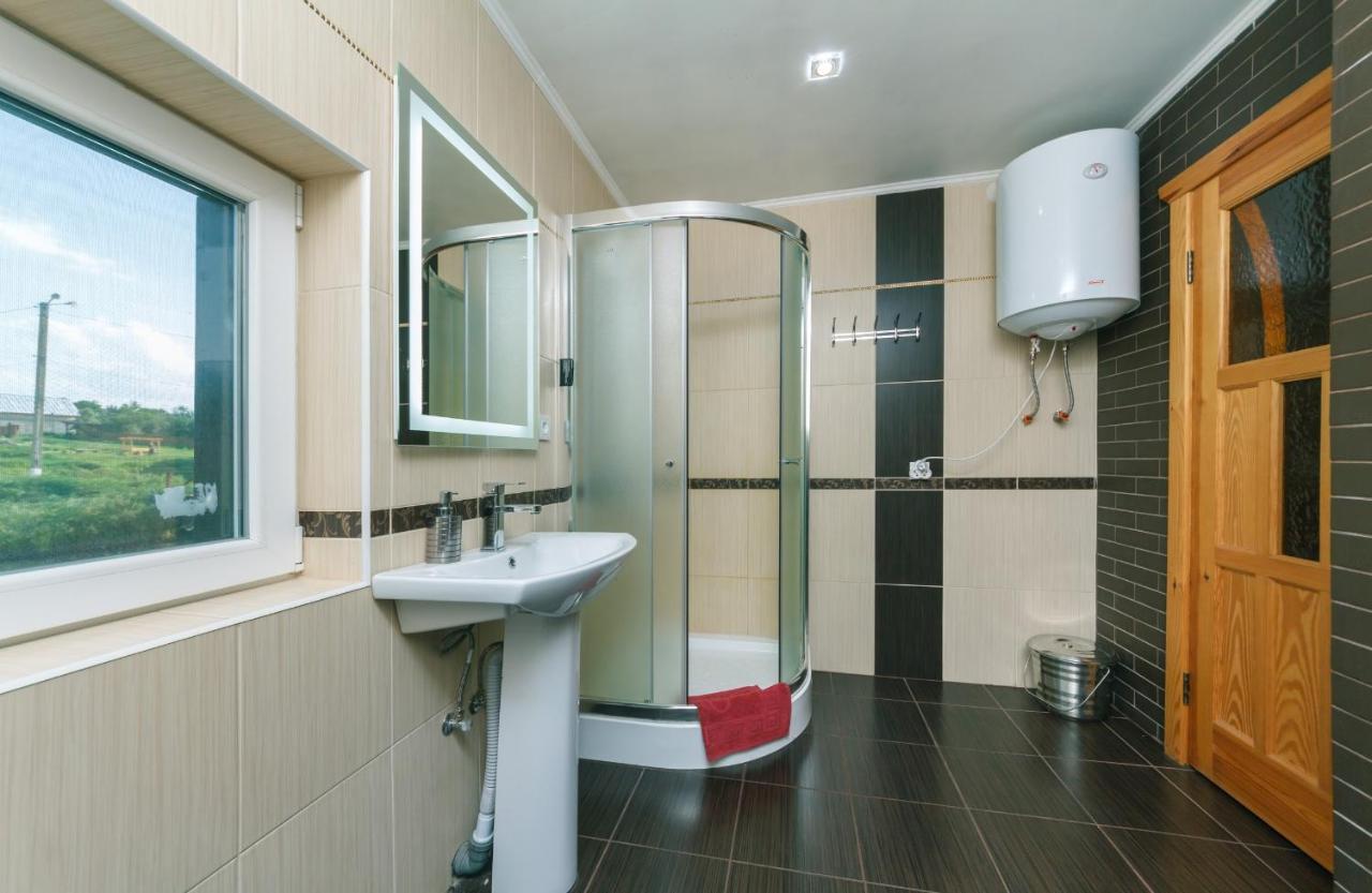 Guesthouse On The Lake With Bathhouse 70 Km From Kiev Makariv Bagian luar foto